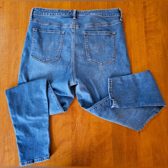 Jessica Simpson High-Rise Skinny Jeans - Picture 2 of 6